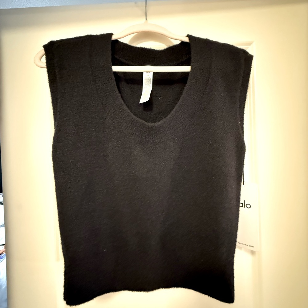 ALO Yoga Black Sleeveless Crop Top - Picture 7 of 8